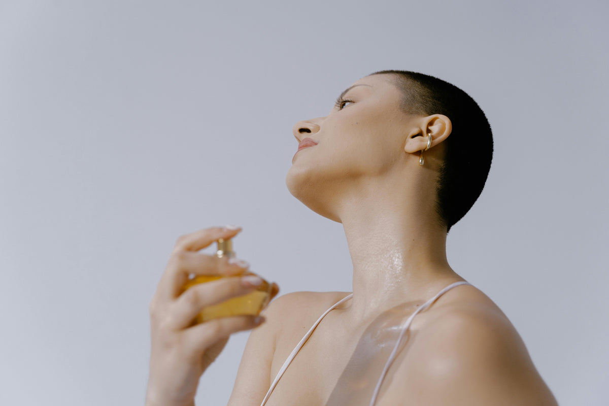 Choisir le Parfum Parfait pour Votre Type de Peau