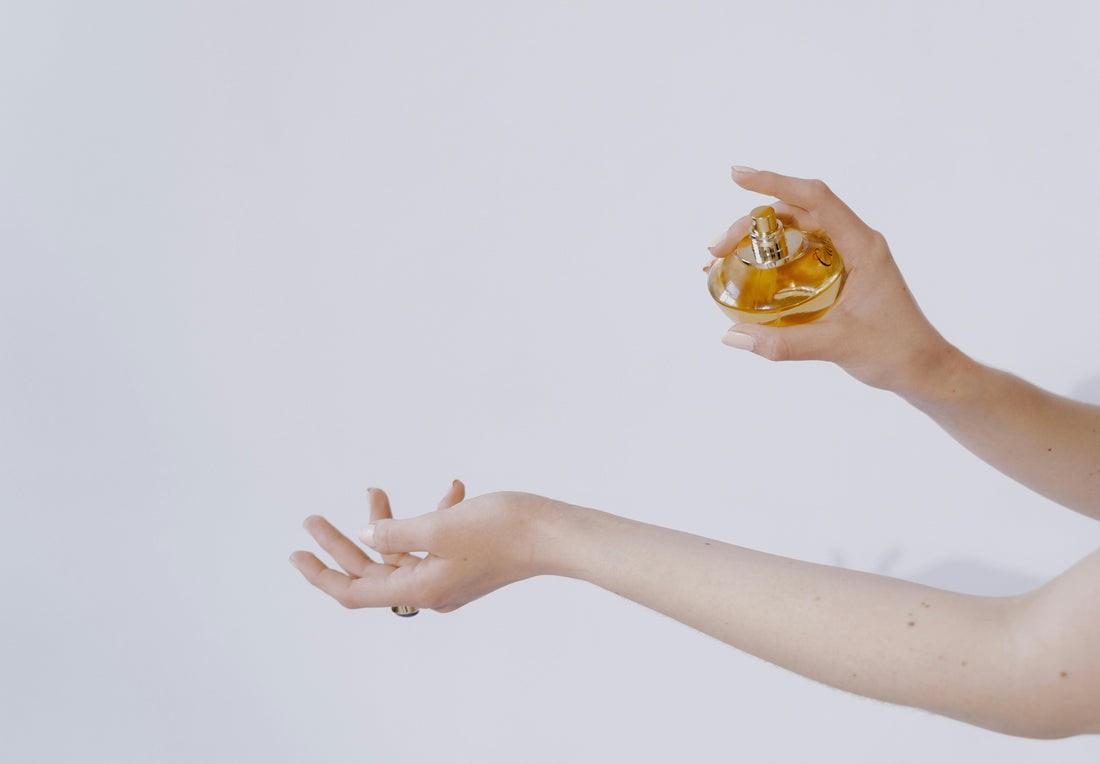 L'Art de Superposer les Fragrances : Créer Votre Signature Olfactive